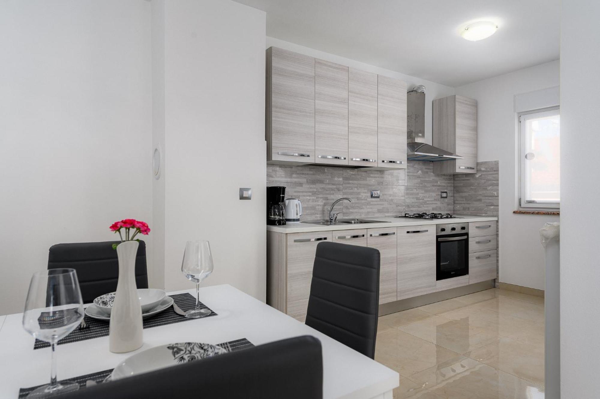Stancija Amorozo 5 - Apartment N. 7 Poreč Buitenkant foto