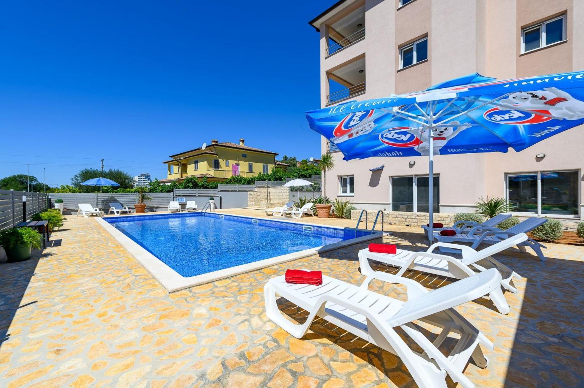 Stancija Amorozo 5 - Apartment N. 7 Poreč Buitenkant foto