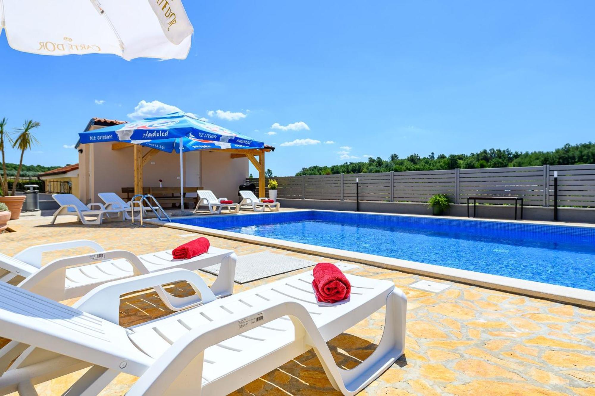 Stancija Amorozo 5 - Apartment N. 7 Poreč Buitenkant foto